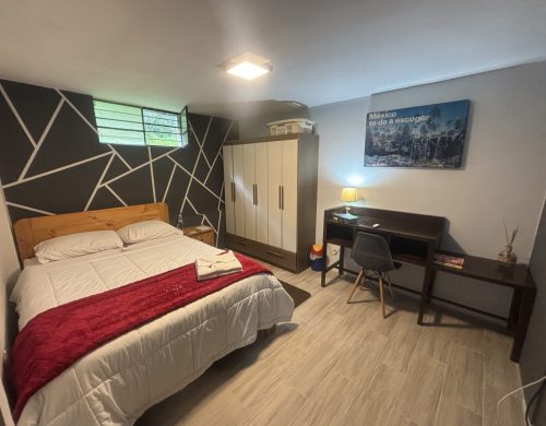 Habitación doble básica con baño compartido